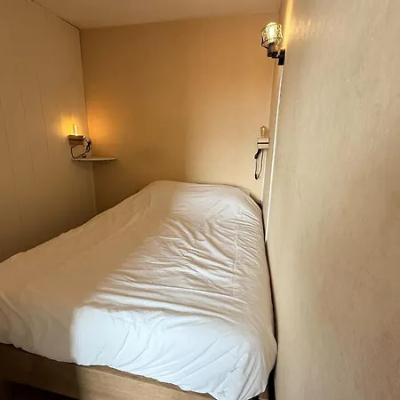 Bright For 4 People Apartment