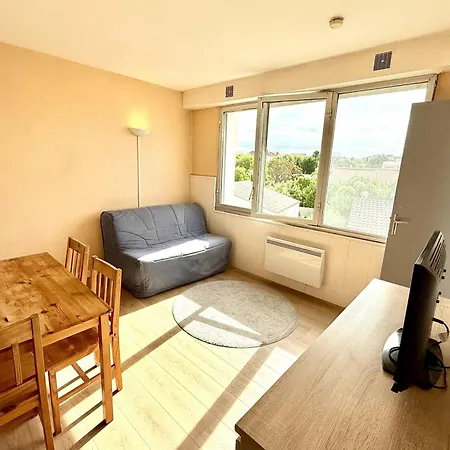 Bright For 4 People Apartment